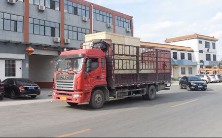 再走一批！巨寶機電外貿振動篩裝車發(fā)貨現(xiàn)場